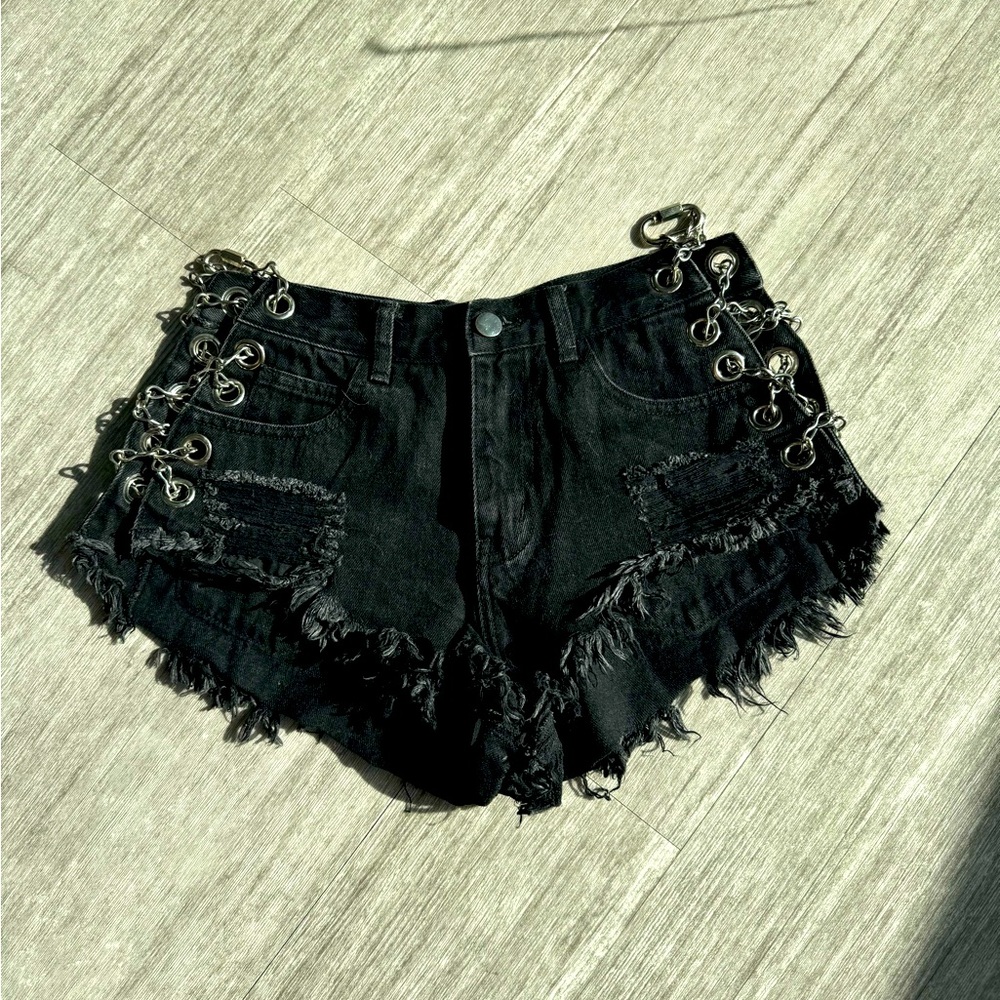 Poster girl black shorts S
